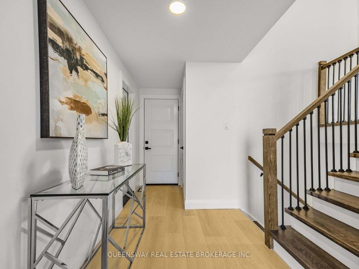 Photo 2 at 1128 Pinegrove Road, WO West, Oakville