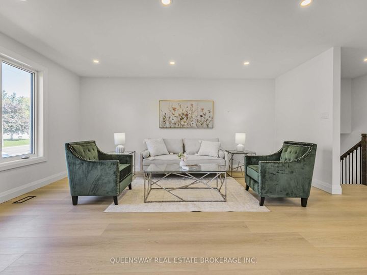 Photo 3 at 1128 Pinegrove Road, WO West, Oakville