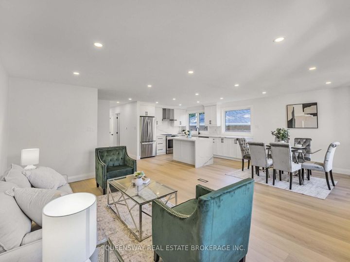 Photo 4 at 1128 Pinegrove Road, WO West, Oakville