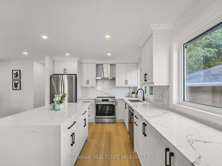 Photo 12 at 1128 Pinegrove Road, WO West, Oakville