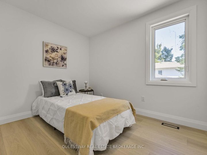 Photo 18 at 1128 Pinegrove Road, WO West, Oakville