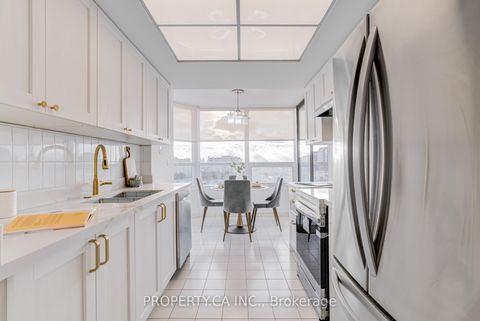 Photo 16 at 1109 - 7601 Bathurst Street, Yorkhill, Vaughan