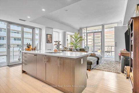 Photo 4 at 323 - 29 Queens Quay E, Waterfront Communities C8, Toronto