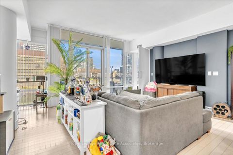 Photo 9 at 323 - 29 Queens Quay E, Waterfront Communities C8, Toronto