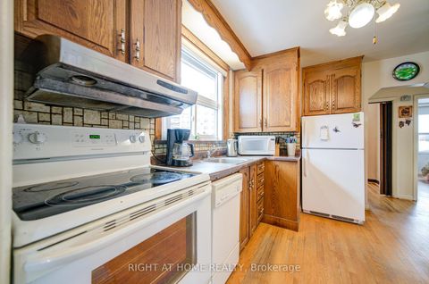 Photo 4 at 25 Strode Drive, Eglinton East, Toronto