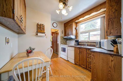 Photo 5 at 25 Strode Drive, Eglinton East, Toronto