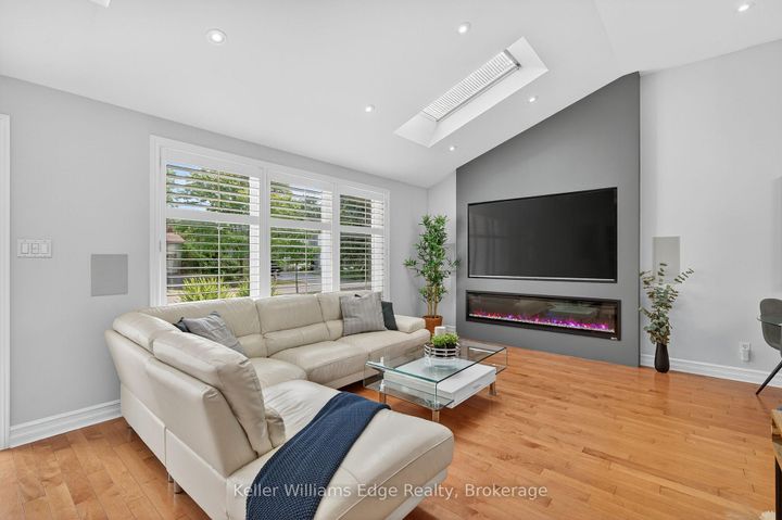 Photo 8 at 400 Sunset Drive, WO West, Oakville