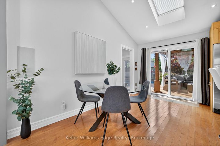 Photo 11 at 400 Sunset Drive, WO West, Oakville