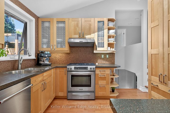 Photo 16 at 400 Sunset Drive, WO West, Oakville