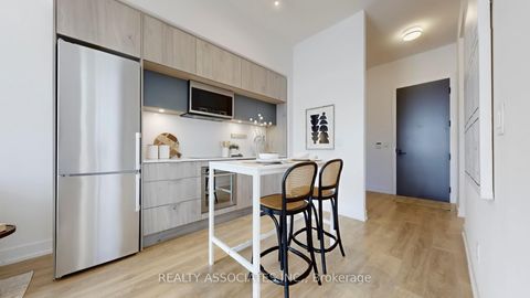 Photo 16 at 545 - 25 Adra Grado Way, Bayview Village, Toronto