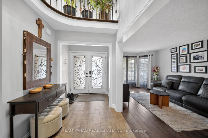 Photo 2 at 8 Deerglen Drive, Wellington, Brampton