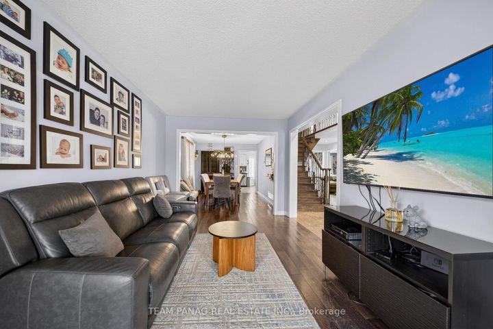 Photo 4 at 8 Deerglen Drive, Wellington, Brampton