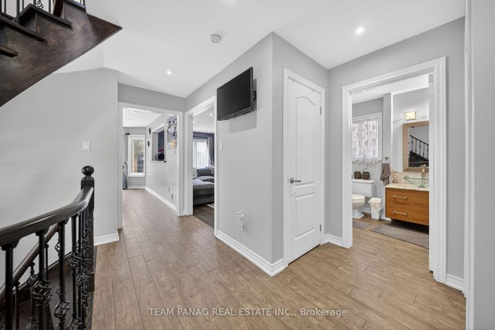 Photo 6 at 8 Deerglen Drive, Wellington, Brampton