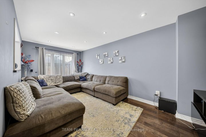 Photo 8 at 8 Deerglen Drive, Wellington, Brampton