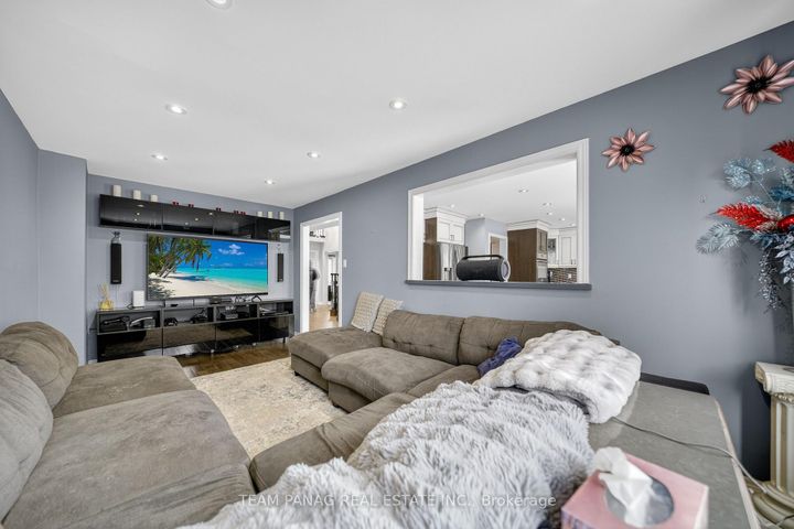 Photo 9 at 8 Deerglen Drive, Wellington, Brampton