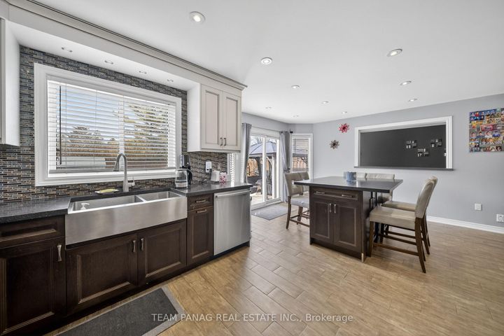 Photo 12 at 8 Deerglen Drive, Wellington, Brampton