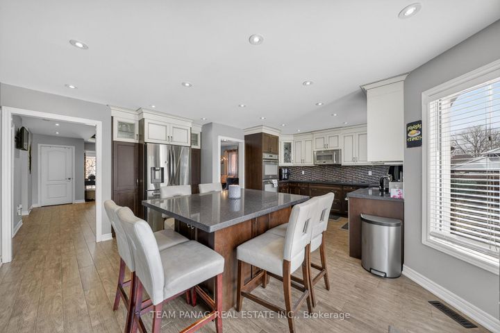 Photo 13 at 8 Deerglen Drive, Wellington, Brampton