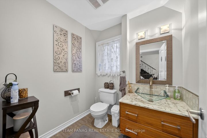 Photo 14 at 8 Deerglen Drive, Wellington, Brampton