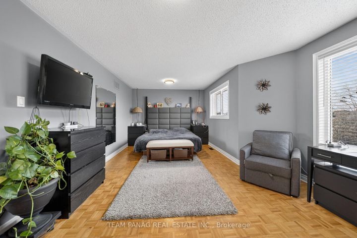 Photo 19 at 8 Deerglen Drive, Wellington, Brampton