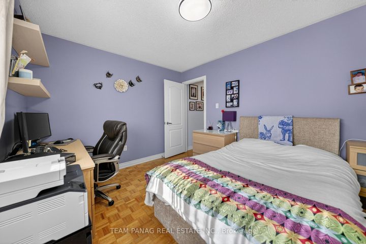 Photo 20 at 8 Deerglen Drive, Wellington, Brampton