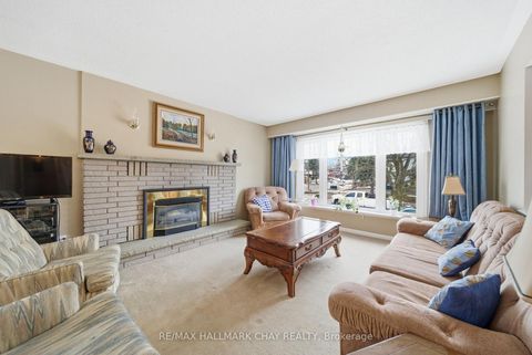 Photo 4 at 5 Austen Lane, Letitia Heights, Barrie