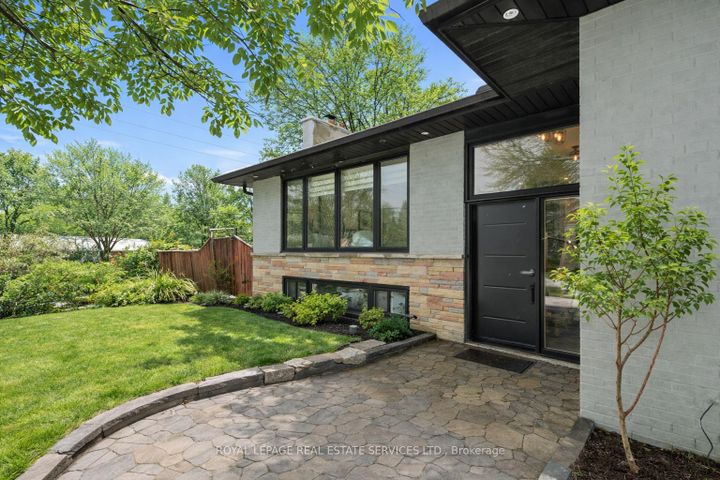 Photo 3 at 1151 Sarta Road, WO West, Oakville