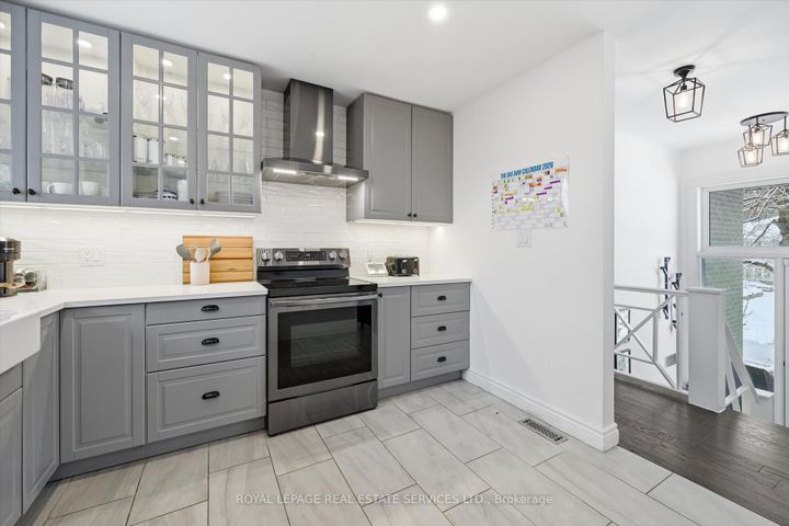 Photo 17 at 1151 Sarta Road, WO West, Oakville