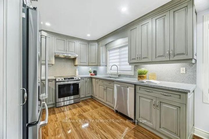 Photo 11 at 103 Starhill Crescent, Wellington, Brampton