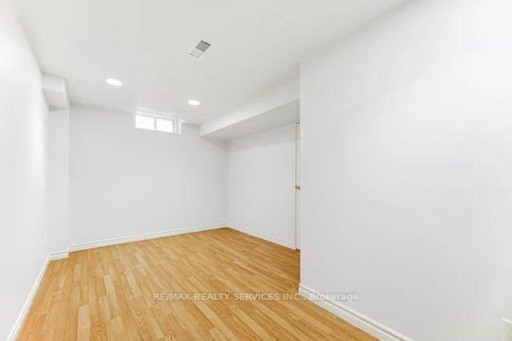 Photo 34 at 103 Starhill Crescent, Wellington, Brampton