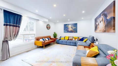 Photo 17 at 160 Carlyle Crescent, Aurora Highlands, Aurora