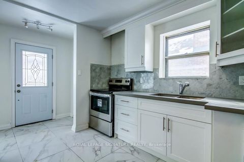 Photo 11 at 88 Westview Boulevard, Parkview, Toronto