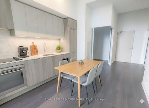 Photo 5 at 201 - 2020 Bathurst Street, Cedarvale, Toronto