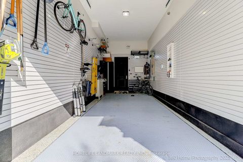 Photo 38 at 42 Foursome Crescent, Windfields, Toronto