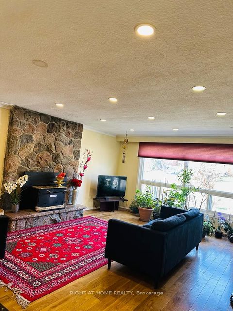 Photo 10 at 91 Westcroft Drive, West Hill, Toronto