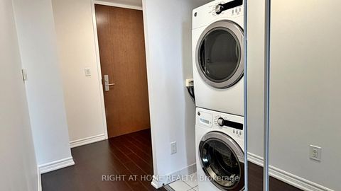 Photo 6 at 4207 - 386 Yonge Street, Bay Street Corridor, Toronto