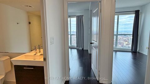 Photo 8 at 4207 - 386 Yonge Street, Bay Street Corridor, Toronto