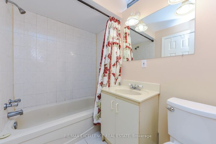 Photo 40 at 62 Atkins Circle, Northwood Park, Brampton