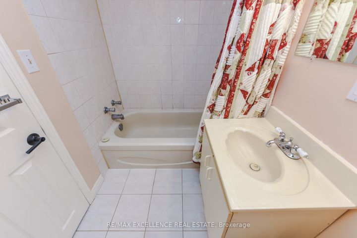 Photo 41 at 62 Atkins Circle, Northwood Park, Brampton