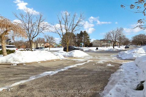 Photo 2 at 23 Heatherton Way, Yorkhill, Vaughan