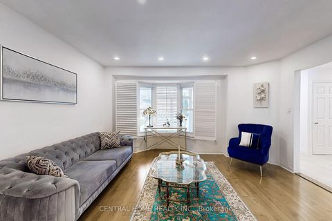 Photo 8 at 23 Heatherton Way, Yorkhill, Vaughan