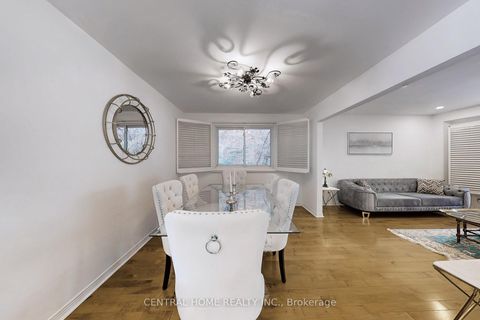 Photo 10 at 23 Heatherton Way, Yorkhill, Vaughan