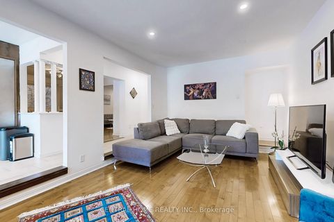 Photo 11 at 23 Heatherton Way, Yorkhill, Vaughan