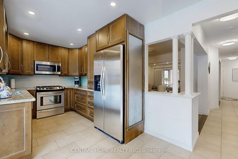 Photo 14 at 23 Heatherton Way, Yorkhill, Vaughan