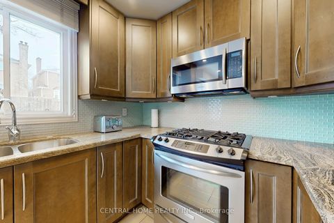 Photo 16 at 23 Heatherton Way, Yorkhill, Vaughan