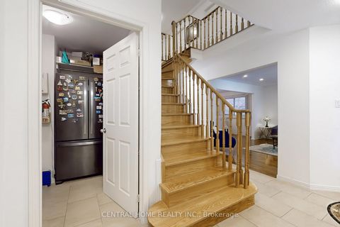 Photo 19 at 23 Heatherton Way, Yorkhill, Vaughan