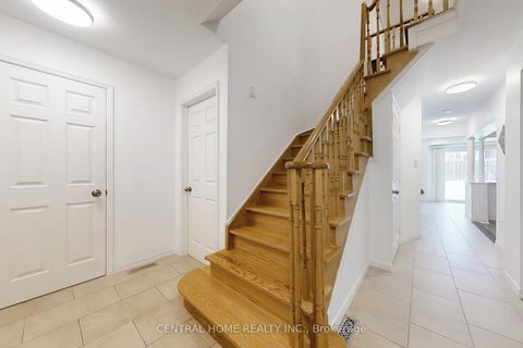 Photo 20 at 23 Heatherton Way, Yorkhill, Vaughan