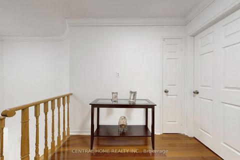 Photo 21 at 23 Heatherton Way, Yorkhill, Vaughan