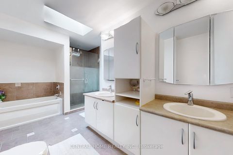 Photo 26 at 23 Heatherton Way, Yorkhill, Vaughan