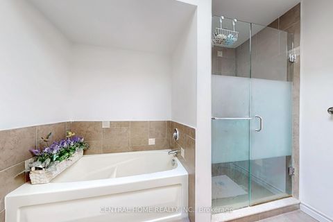 Photo 28 at 23 Heatherton Way, Yorkhill, Vaughan