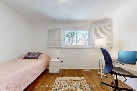 Photo 29 at 23 Heatherton Way, Yorkhill, Vaughan